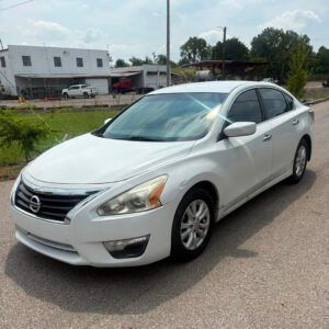 2014 Nissan Altima. 140k Miles. Ac/Heat. Backup Cam. Bluetooth