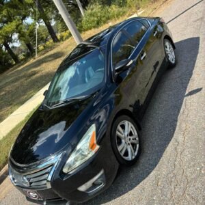2015 Nissan Altima. 120k Miles. Ac/Heat. Backup Camera. Bluetooth.