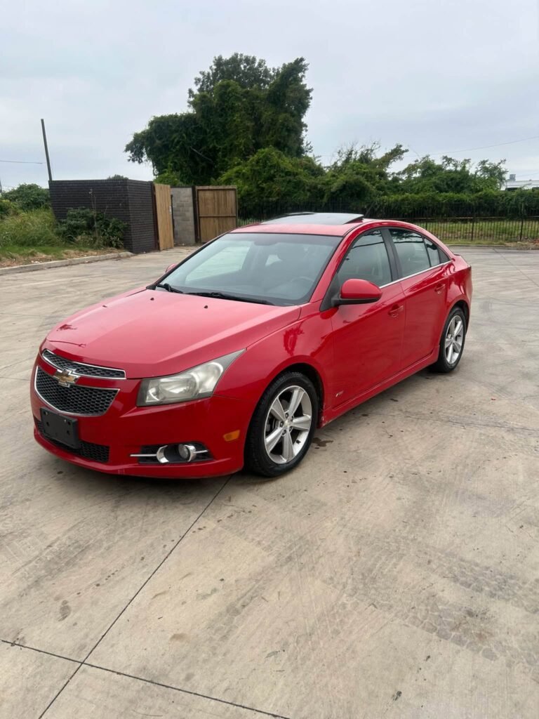 2012 Chevy Cruz Rs. 180k Miles. Ac/Heat. Sunroof.