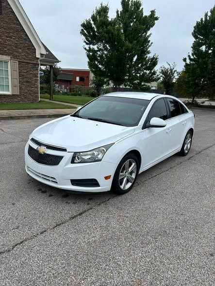 2015 Chevrolet Cruze. 154k Miles. Ac/Heat. Touch Screen Radio